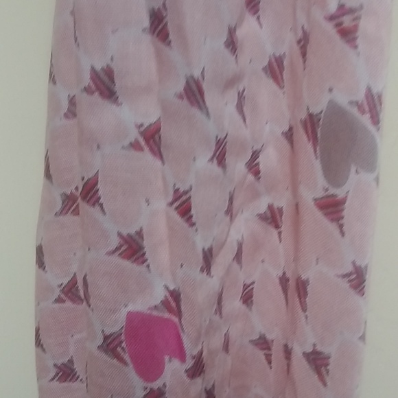 Vera Bradley Soft Fringe Pink Scarf w/ Gray Hearts - Picture 2 of 3